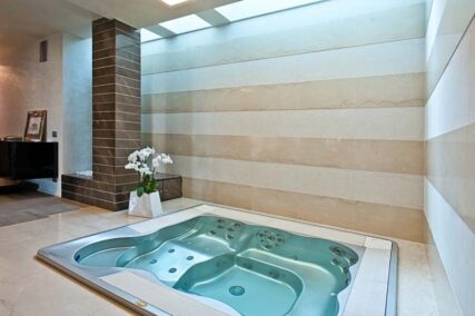 piscina-interna-casa-elegante